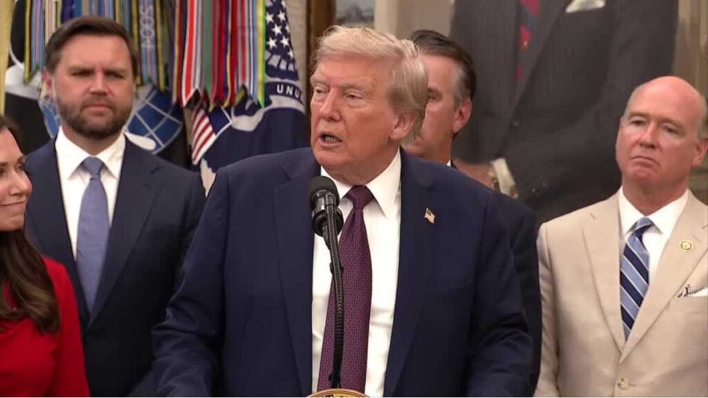 Trump presiona a Corte Suprema por aranceles