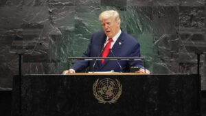 Trump estalla en la ONU: contra migración, clima ¡y hasta las escaleras descompuestas!