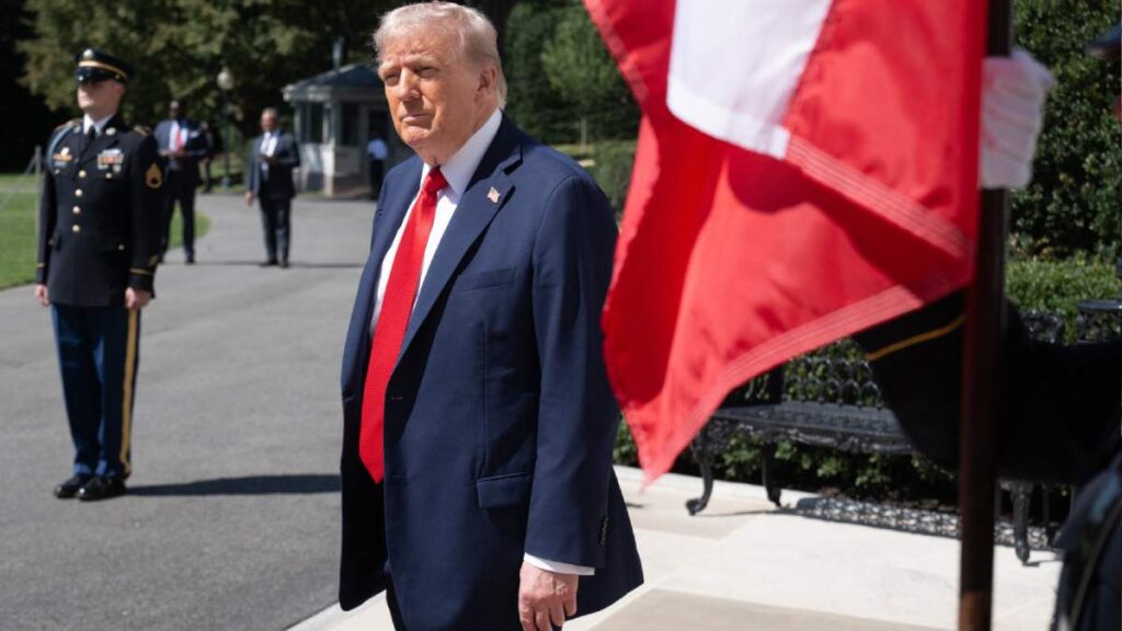 El presidente de Estados Unidos, Donald Trump, acusó este miércoles a Venezuela de ser responsable de un “tremendo problema” ligado al narcotráfico y la migración irregular. El mandatario advirtió que su gobierno “no lo va a consentir más” después de un operativo en el Caribe que dejó 11 muertos.