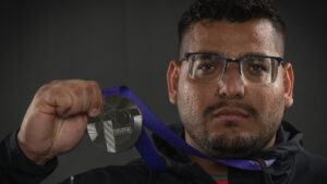 Uziel Muñoz cumple promesa a su hermano con histórica plata: “Va dedicada hasta el cielo”