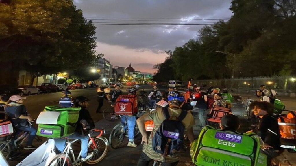 Repartidores de diversas apps ayudan en colecta de pipa