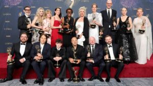 “Adolescencia” arrasa en los Emmy 2025 y marca una noche de discursos políticos