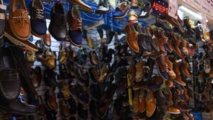 Golpe al calzado chino: Economía fija cuotas de hasta 22.5 dólares por par