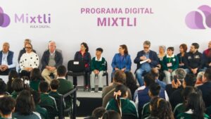 Realidad virtual y pizarras digitales llegan a las aulas de CDMX