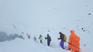 A salvo, 350 excursionistas de casi mil atrapados por ventisca en el Everest