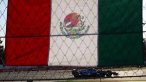 Aficionados ven el GP de México 2025 desde afuera del Autódromo Hermanos Rodríguez