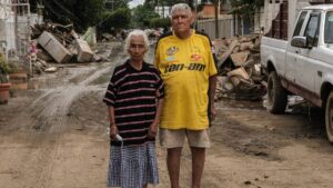 “Los abuelitos” de Veracruz revelan cómo sobrevivieron abrazados a la inundación