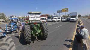 Agricultores liberarán un carril en bloqueos tras reunión con el Senado