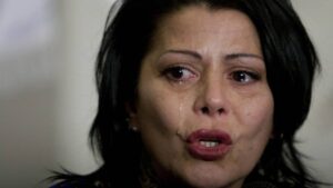 Someten a Alejandra Guzmán a delicada cirugía de columna