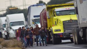 Apagarán motores: transportistas de la FAT alistan paro y bloqueos en CDMX