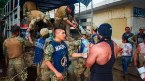 Llegan equipos de apoyo de CDMX a Veracruz tras inundaciones en Poza Rica