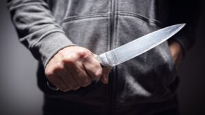 Violento asalto: ladrón ataca con machete a adulto mayor en Nuevo León