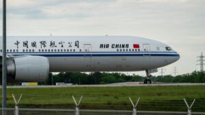 Pánico en el aire: batería de litio se incendia en pleno vuelo de Air China