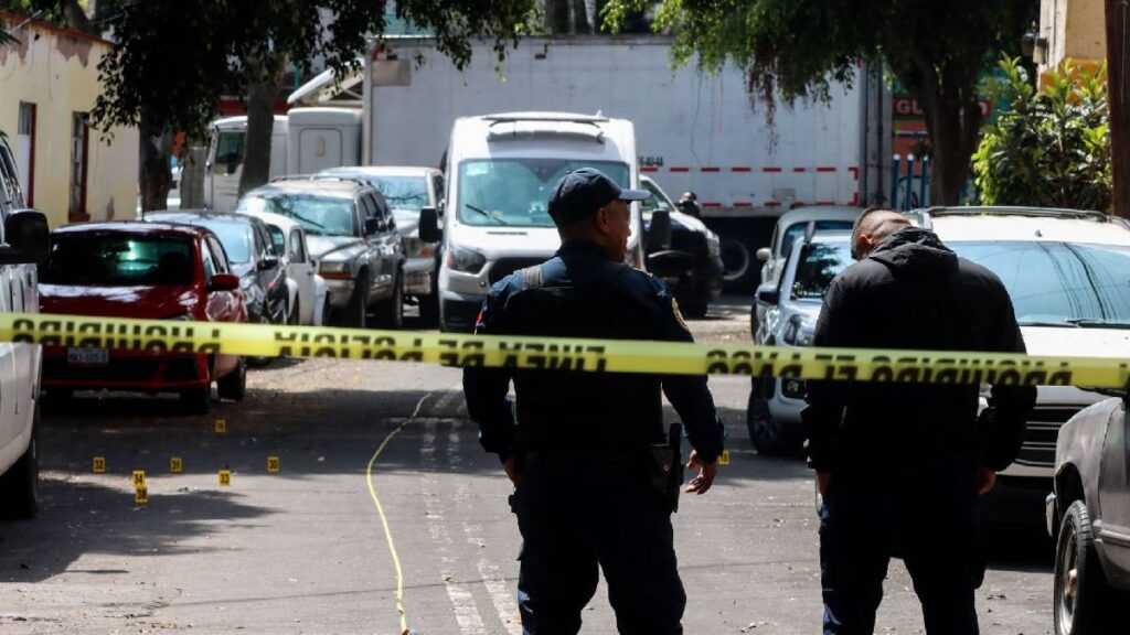 Intento de asalto en la colonia Juárez dejó un joven muerto y otro detenido; SSC CDMX aseguró que trabajará con Fiscalía para investigar.