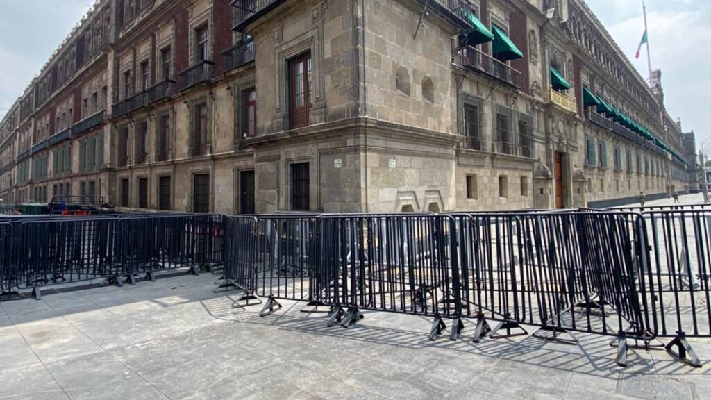 Blindan Palacio Nacional y la Catedral por marchas del 2 de octubre