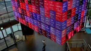 Bolsa de Tokio sube ante posibilidad de primera mujer gobernante en Japón