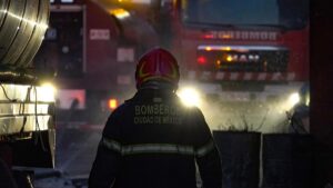 Controlan incendio en fábrica de colchones en Ecatepec