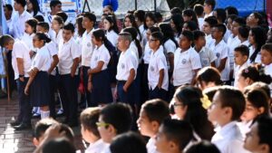 Bukele incluye prohibición al “lenguaje inclusivo” a reglas en escuelas de El Salvador