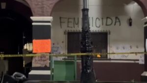 Habitantes causan destrozos en Palacio Municipal de Ozumba por caso Itzel Díaz