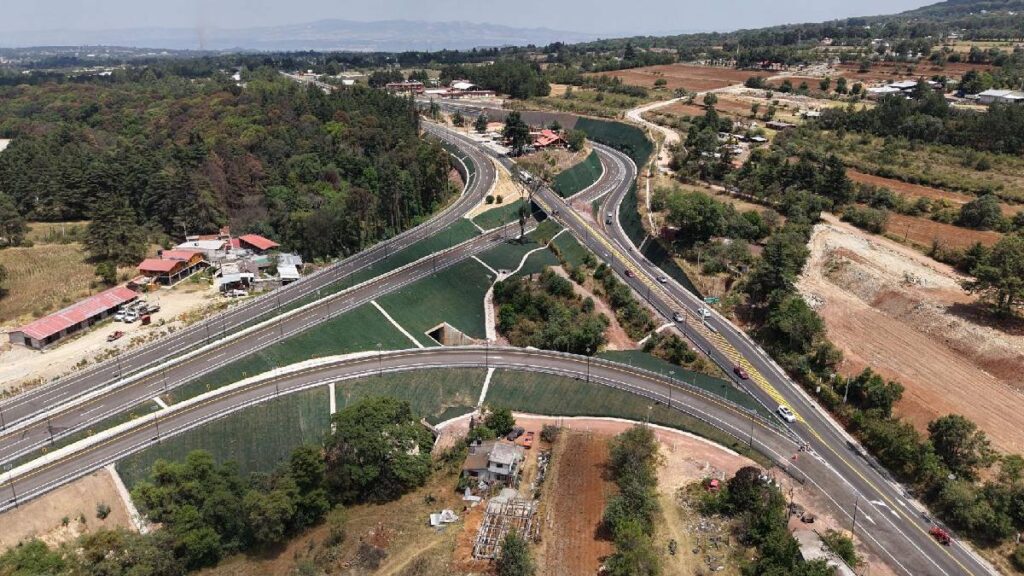 El Programa de Infraestructura Carretera 2025 avanza 60% con inversión de 17 mil mdp y más de 70 frentes activos.
