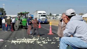 Agricultores de Sinaloa amenazan con tomar aduanas y rechazan acuerdo