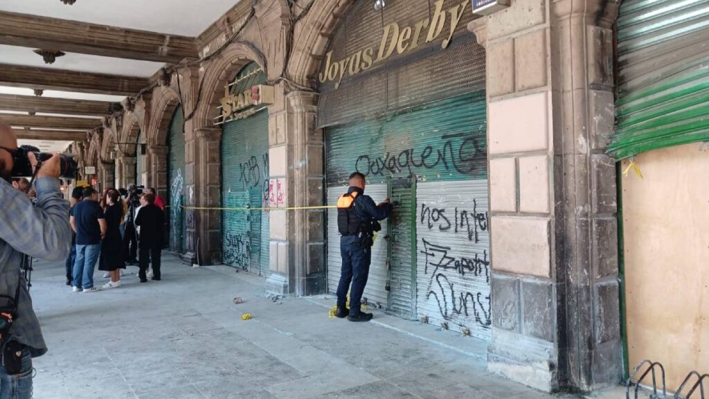 Centro Histórico amanece con daños tras marcha del 2 de octubre.