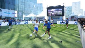 Así se vivió ‘De la Pista a la Cancha’, cascarita reúne a Checo Pérez y Oswaldo Sánchez