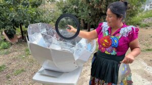 Mujeres indígenas impulsan la cocina solar en Oaxaca