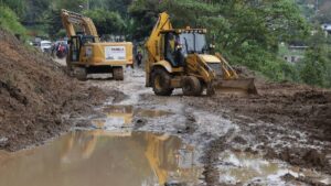 Con 150 máquinas liberan caminos en Sierra Norte y Nororiental de Puebla