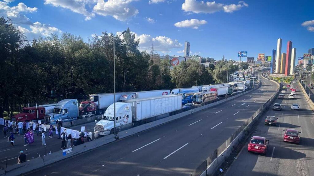 Bloqueo Periférico Norte lleva 9 horas