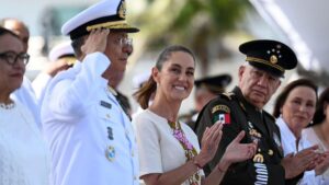 Corrupción es deslealtad, sentencia Sheinbaum ante la Marina