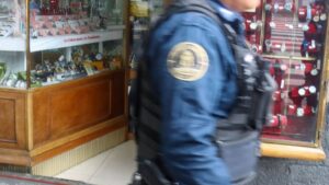 Asaltan casa de empeño en la Roma Norte; ladrón huyó en moto