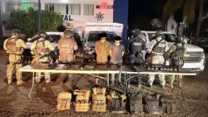 Ejército y Guardia Nacional aseguran arsenal y droga en tres estados