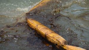 Pemex contiene derrame en Álamo, Veracruz; recuperan más de un millón de litros de crudo