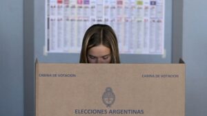 Argentina cierra votaciones legislativas clave para el Gobierno de Milei