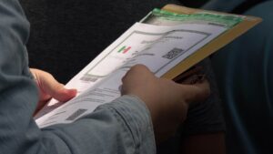 Entre resignación y quejas, inicia trámite de la CURP biométrica