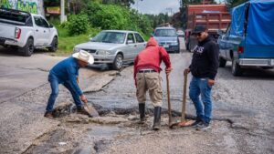 Estudiantes de la UNAM marchan en la México-Querétaro por baches en Cuautitlán Izcalli