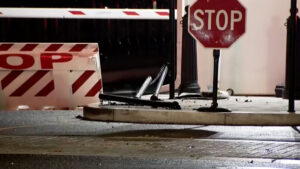 Estrella su auto contra puerta de la Casa Blanca; el Servicio Secreto ya lo detuvo