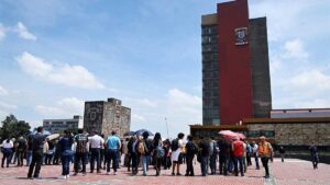Desalojan Facultad de Ciencias Políticas y Sociales de la UNAM por amenaza de bomba