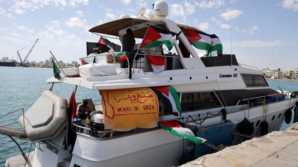 Israel intercepta el último barco de la flotilla para Gaza e inicia deportaciones
