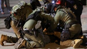 Cientos de soldados de Texas aguardan para desplegarse en Chicago