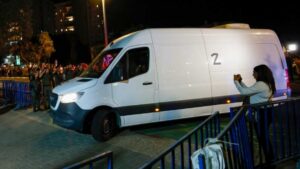 Hamás entrega cuatro cuerpos de rehenes a Israel; restan 24