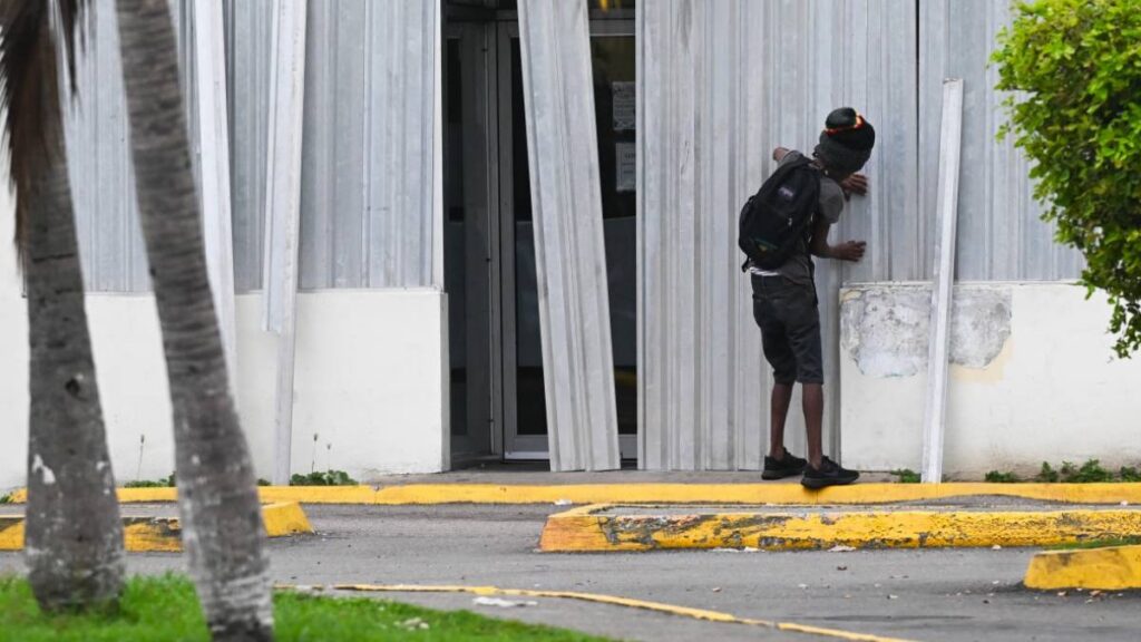 Melissa se localiza al sur de Jamaica y lejos de costas mexicanas.