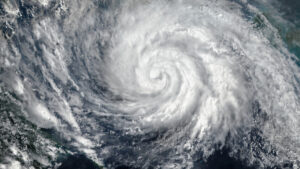 ¡Desde del ojo del huracán Melissa! Cazadores revelan videos de los destructivos vientos
