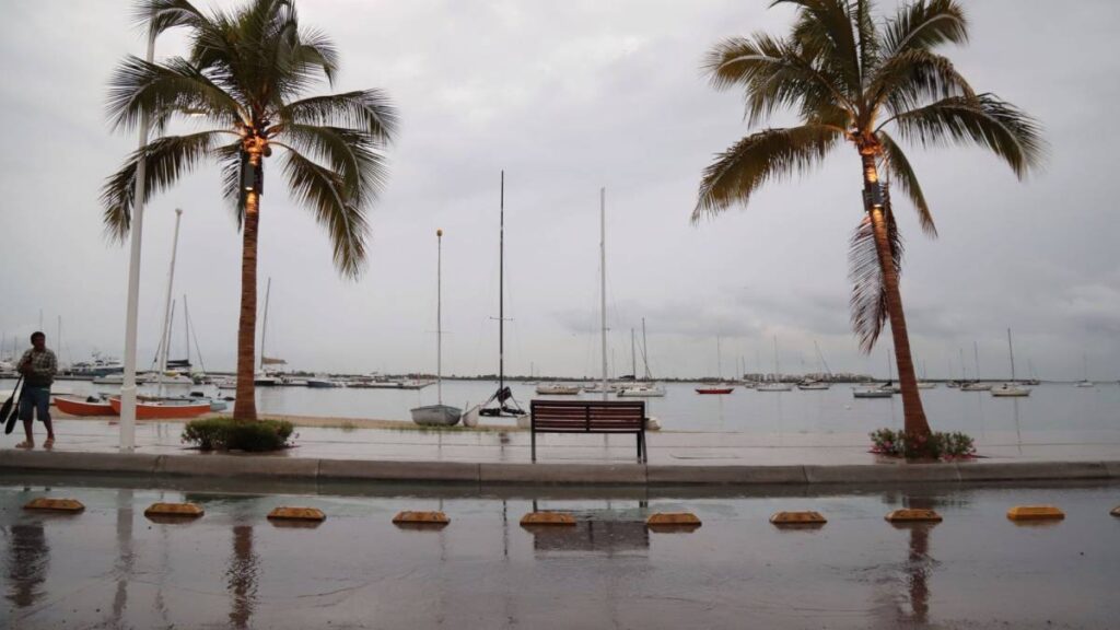 Por huracán Priscilla habilitan refugios temporales.