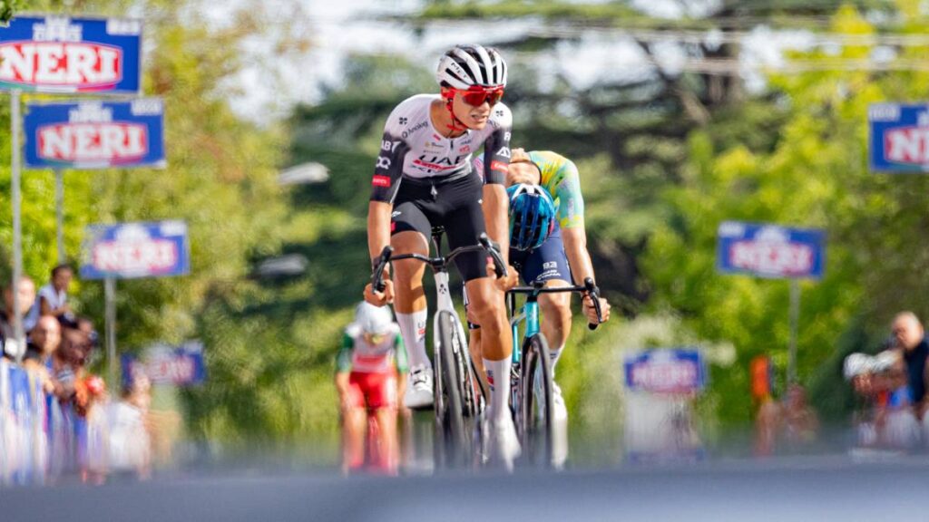 Isaac del Toro en la Coppa Agostini 2025; queda en el sitio 36