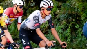 Isaac del Toro consigue el quinto lugar en el Giro de Lombardía 2025 y es clave en el triunfo de Tadej Pogacar