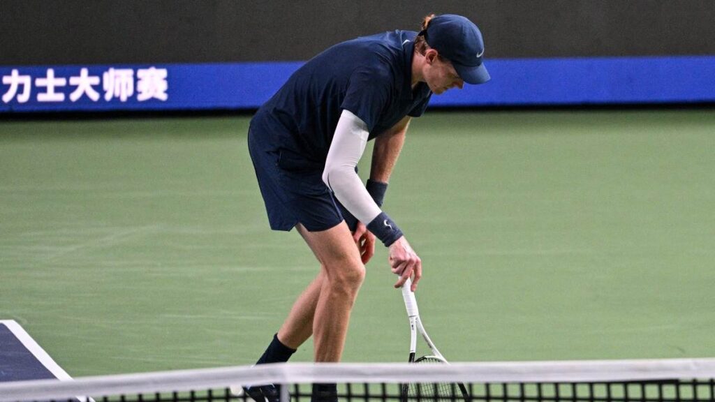 Sinner abandona Masters 1000 de Shanghái por lesión en la pierna derecha
