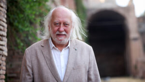 ¿Quién es László Krasznahorkai, el llamado “maestro del apocalipsis” que ganó el Nobel de Literatura 2025?