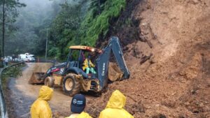 Lluvias afectaron 982 km de carreteras en 5 estados, acota Sheinbaum